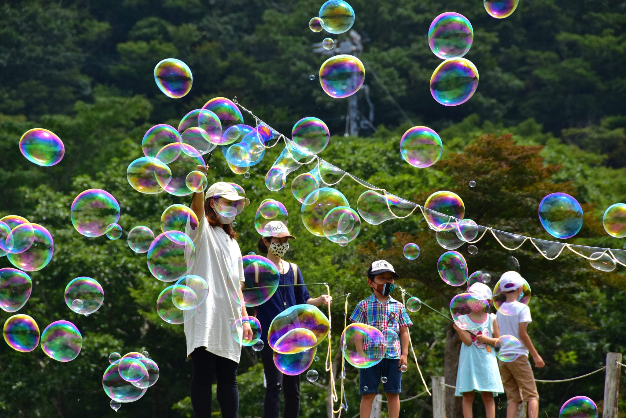 ジャンボしゃぼん玉であそぼう！ | 御在所ロープウエイ