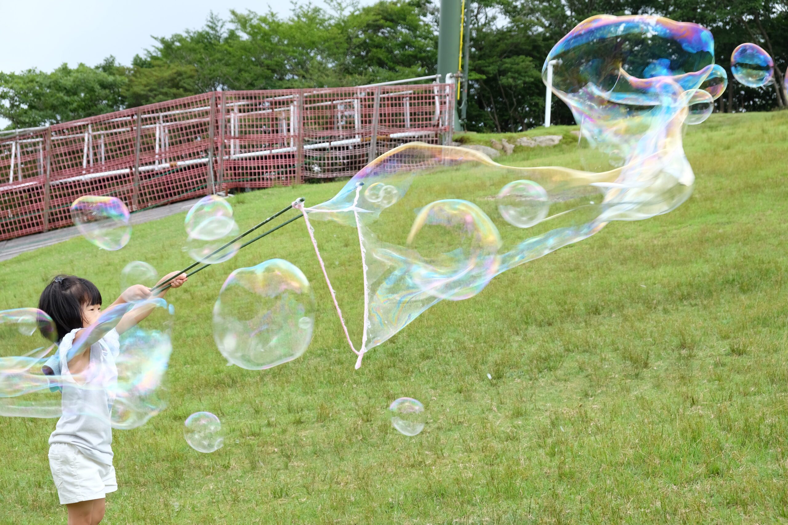 8月開催】飛ばそうジャンボシャボン玉 | 御在所ロープウエイ